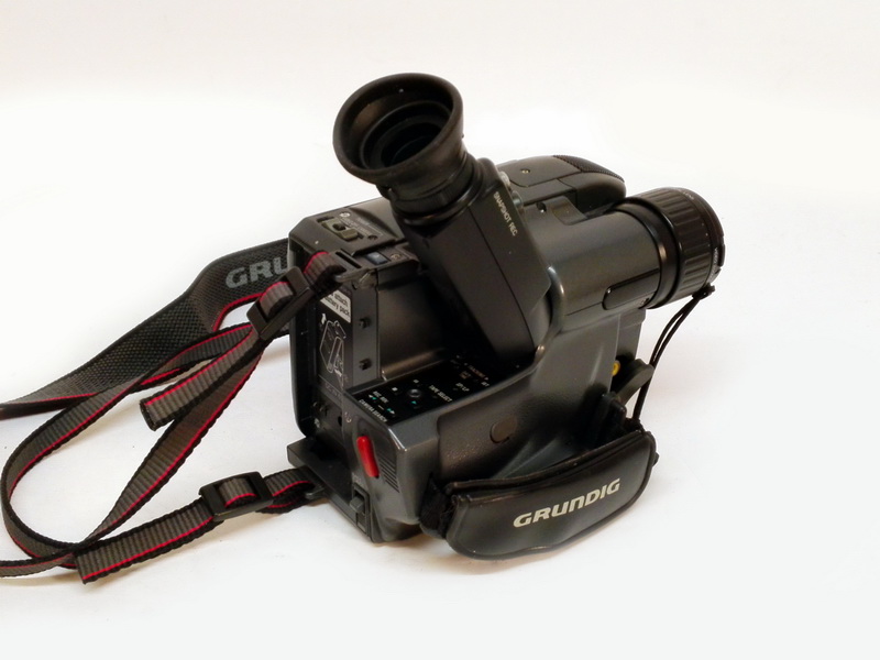 camara video grundig vhsc+funda 18x23x13 plastico 11x20x9 1u